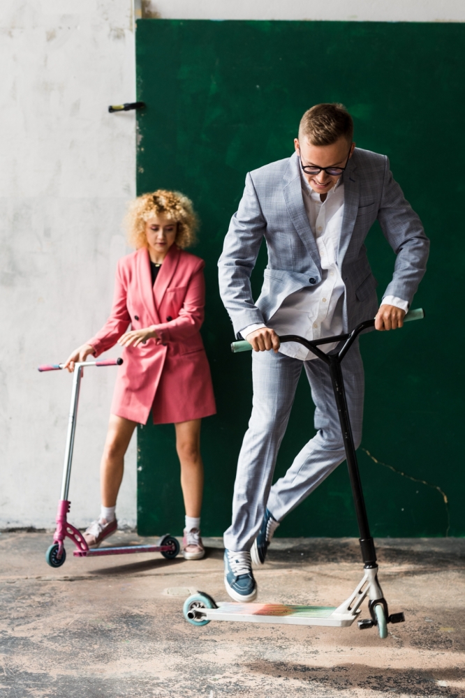 sesja zakochanych z hulajnogami