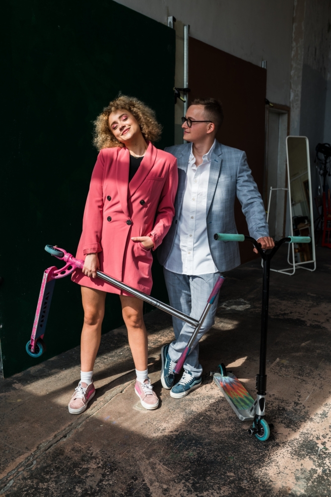 sesja zakochanych z hulajnogami