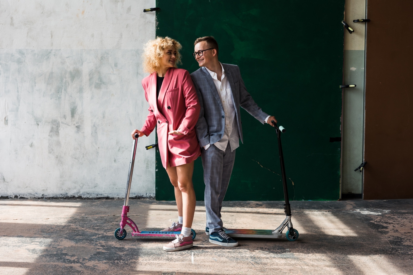 sesja zakochanych z hulajnogami