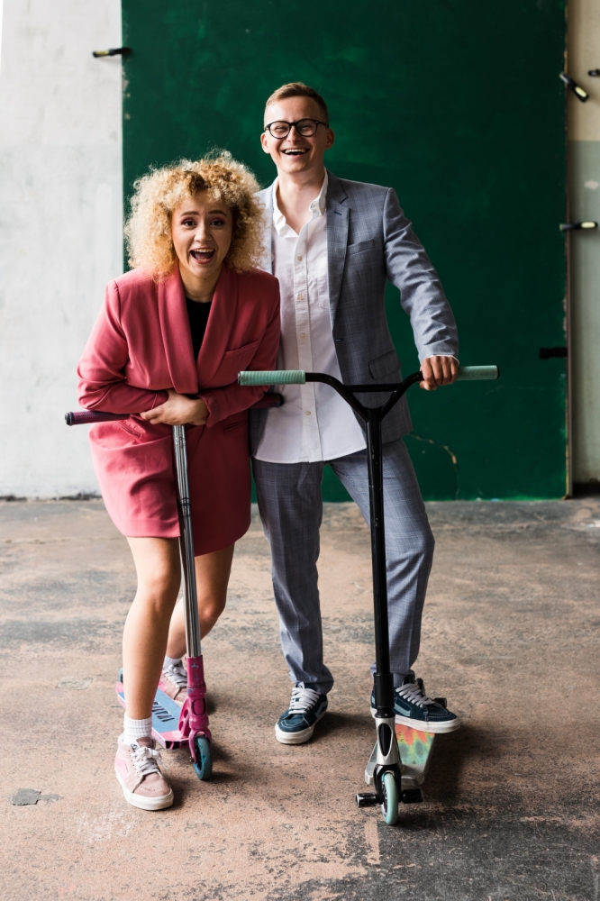 sesja zakochanych z hulajnogami