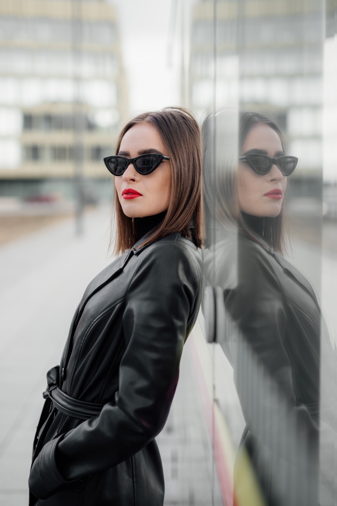 Miejska_sesja_Julii_na_dworcu_fabrycznym