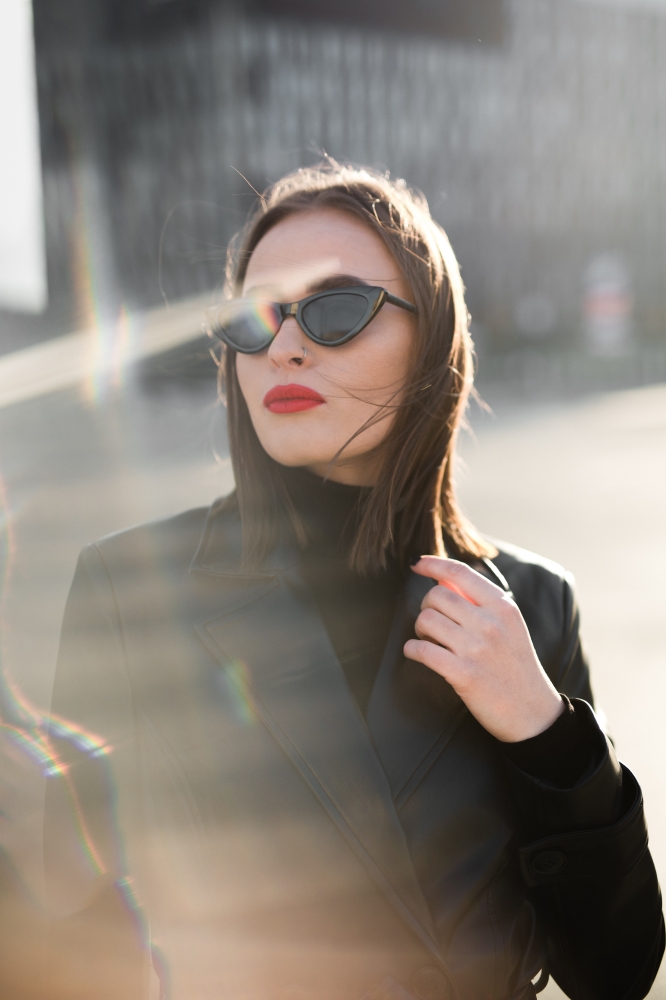 Miejska_sesja_Julii_na_dworcu_fabrycznym