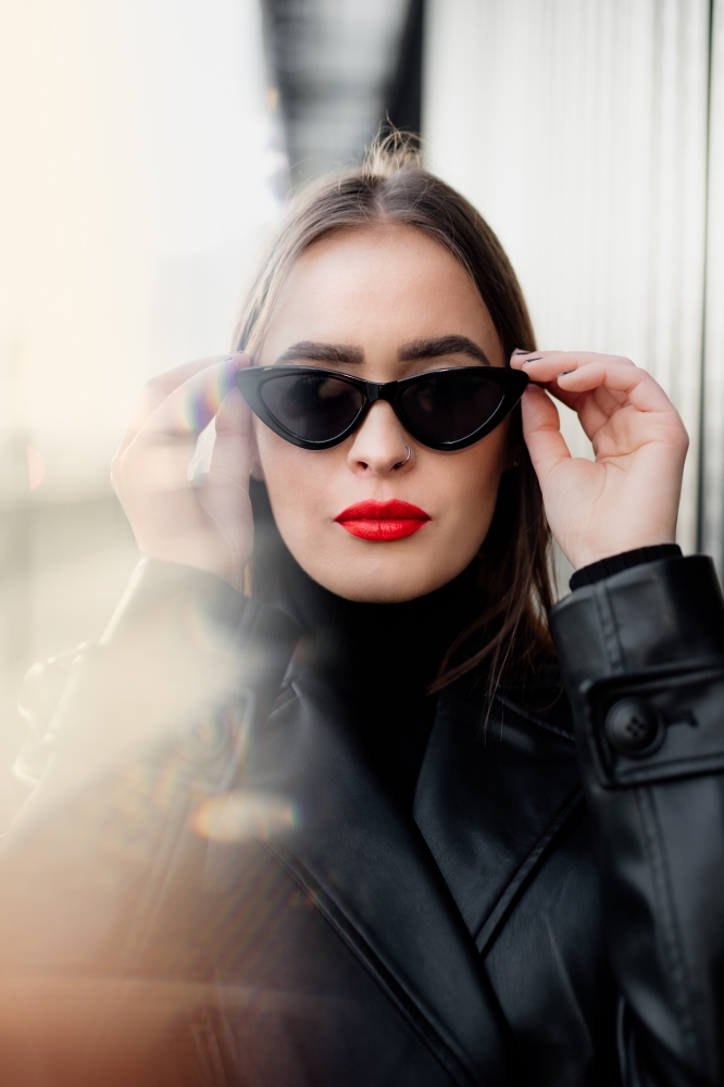 Miejska_sesja_Julii_na_dworcu_fabrycznym