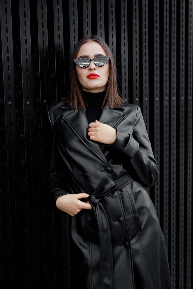 Miejska_sesja_Julii_na_dworcu_fabrycznym