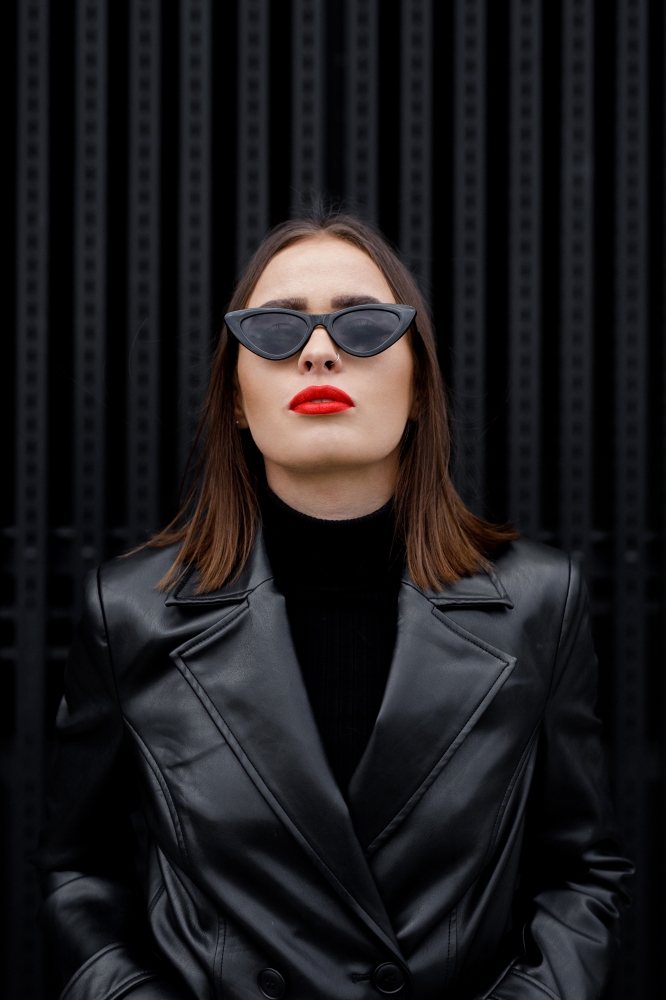 Miejska_sesja_Julii_na_dworcu_fabrycznym