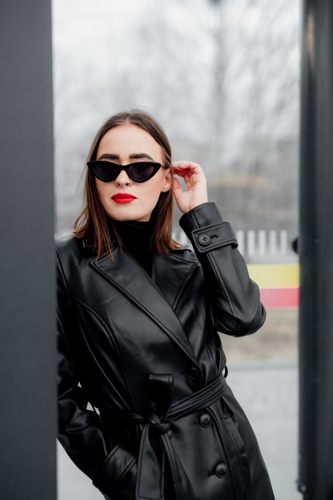 Miejska_sesja_Julii_na_dworcu_fabrycznym