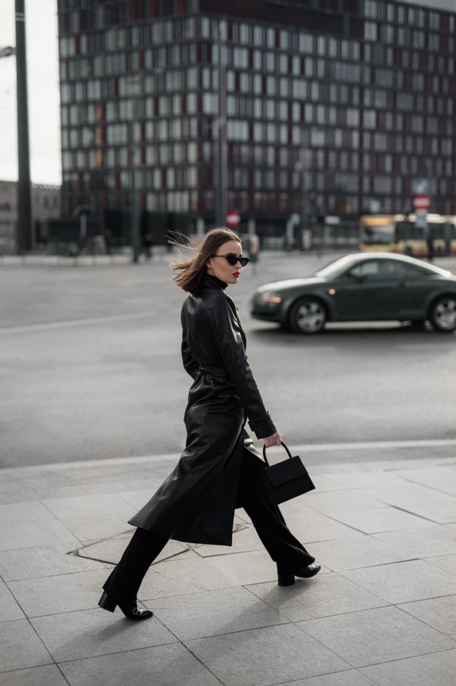 Miejska_sesja_Julii_na_dworcu_fabrycznym