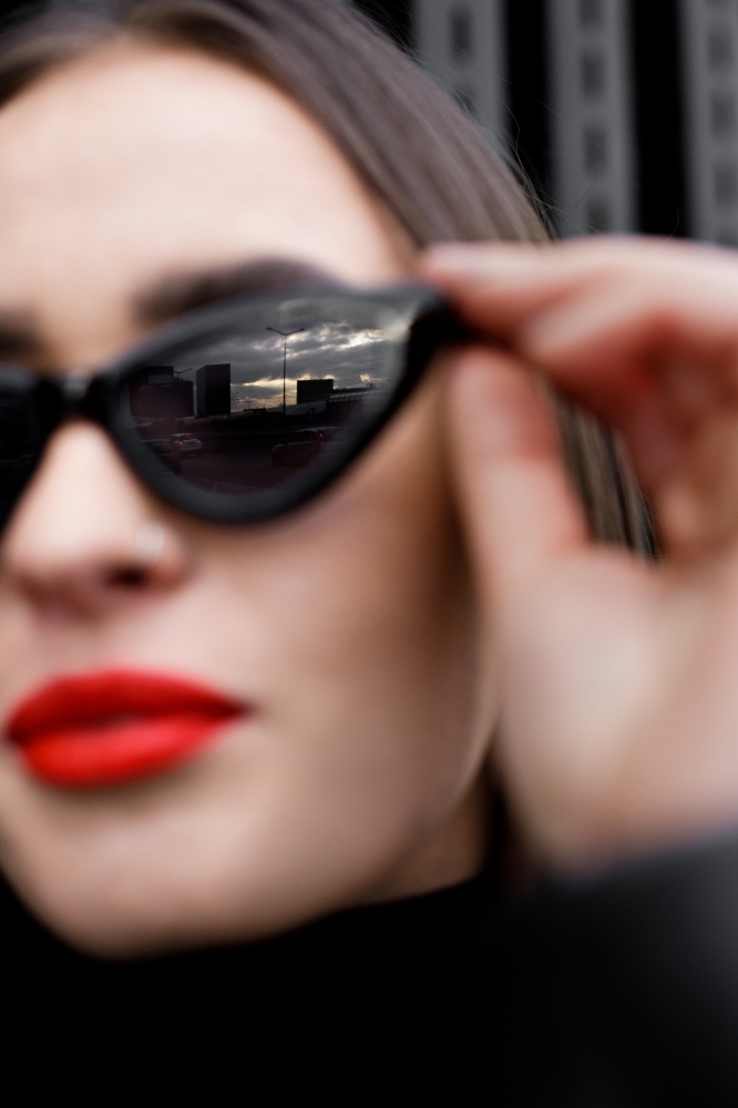 Miejska_sesja_Julii_na_dworcu_fabrycznym