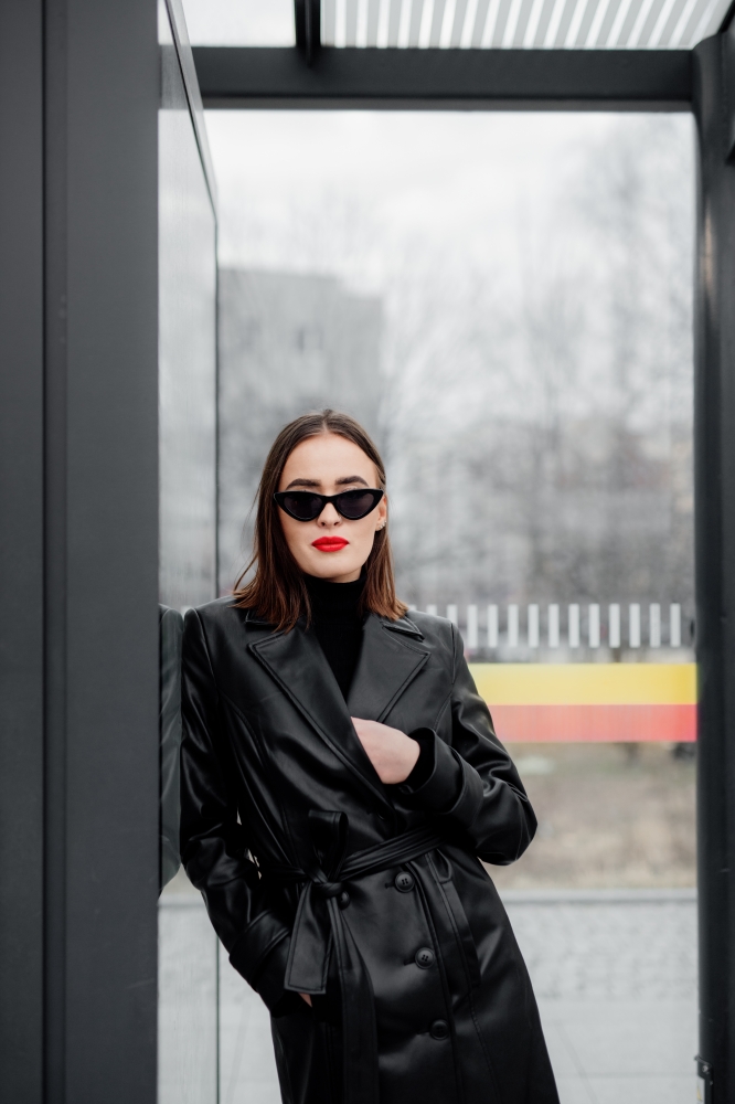 Miejska_sesja_Julii_na_dworcu_fabrycznym