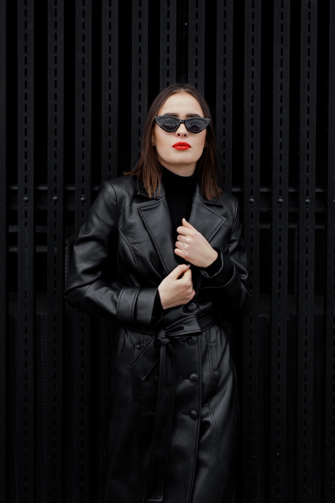 Miejska_sesja_Julii_na_dworcu_fabrycznym