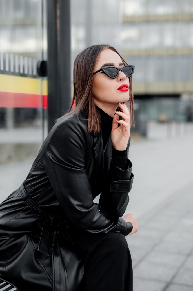 Miejska_sesja_Julii_na_dworcu_fabrycznym