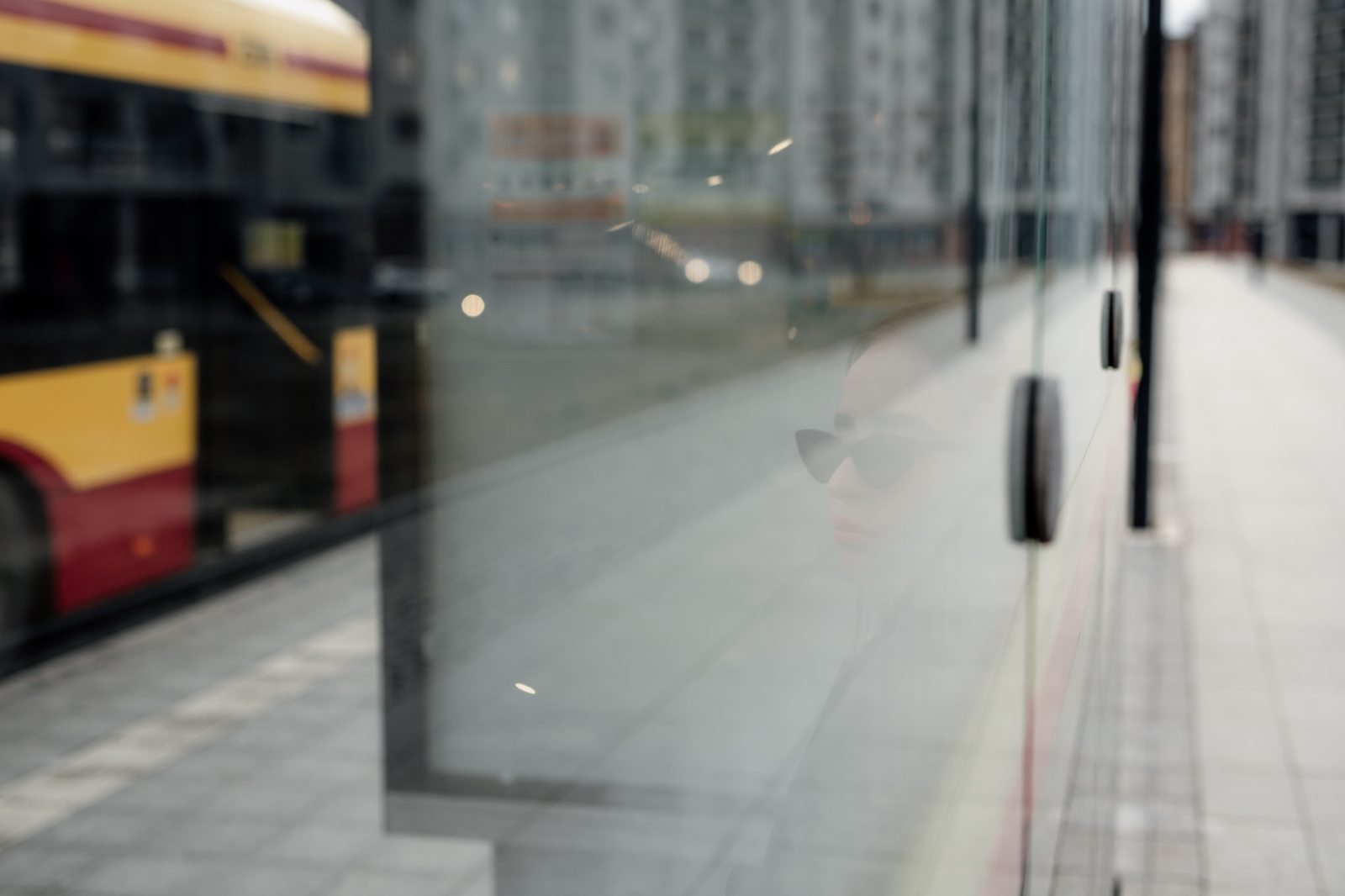 Miejska_sesja_Julii_na_dworcu_fabrycznym