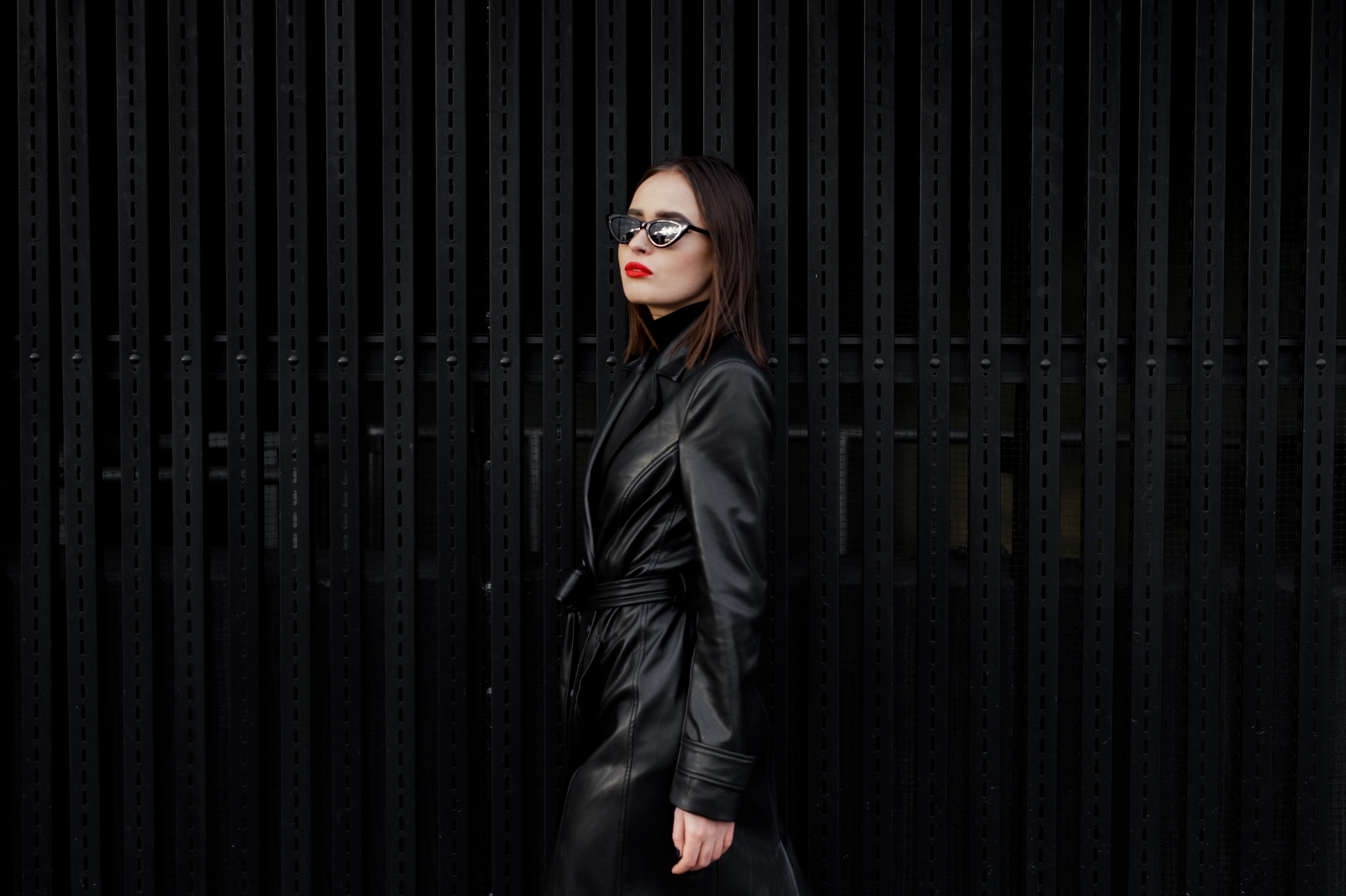 Miejska_sesja_Julii_na_dworcu_fabrycznym