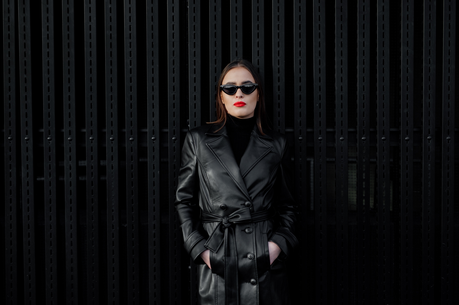 Miejska_sesja_Julii_na_dworcu_fabrycznym