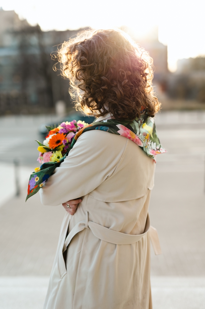 sesja_Sary_z_bukietem