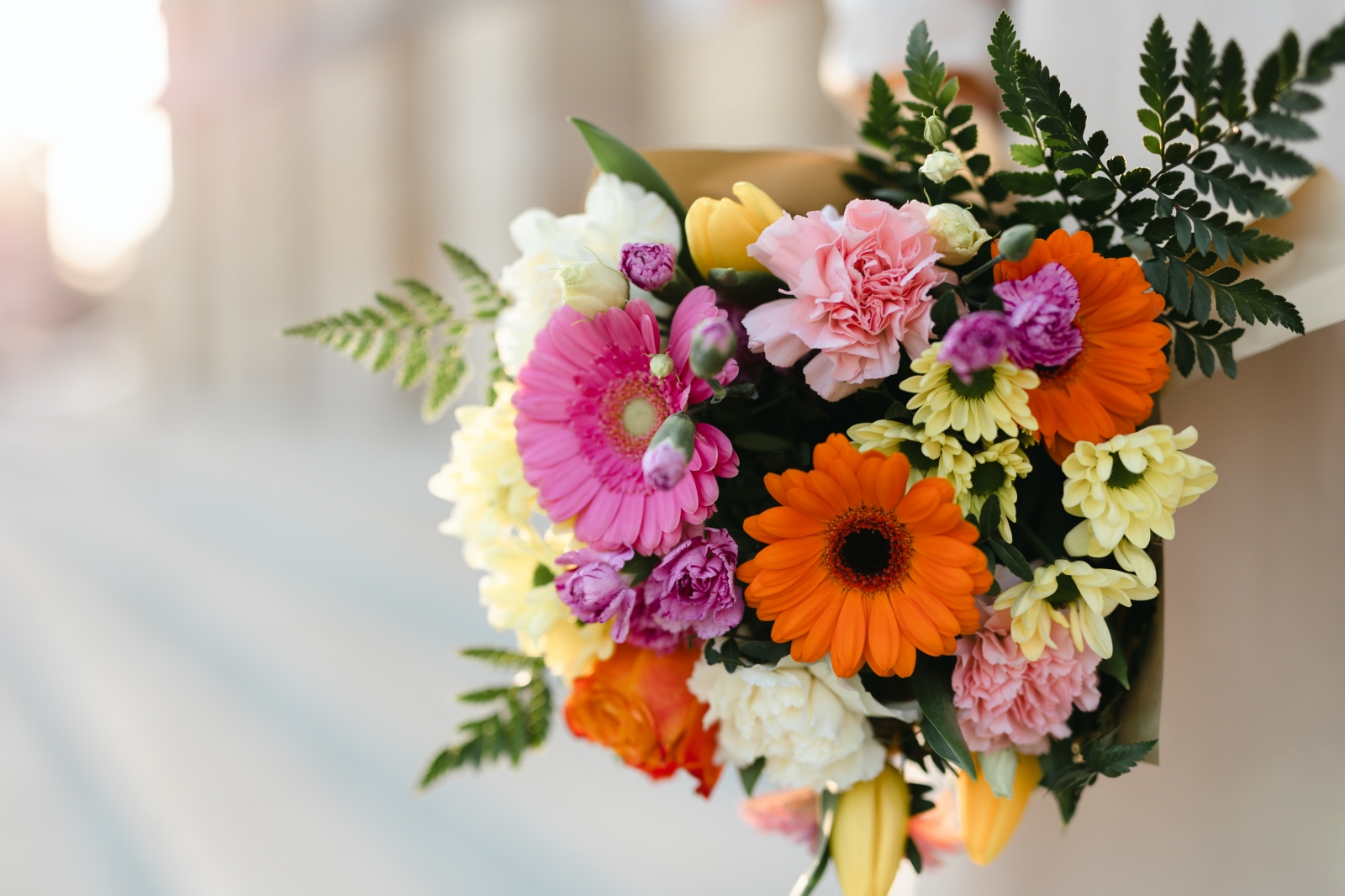 sesja_Sary_z_bukietem