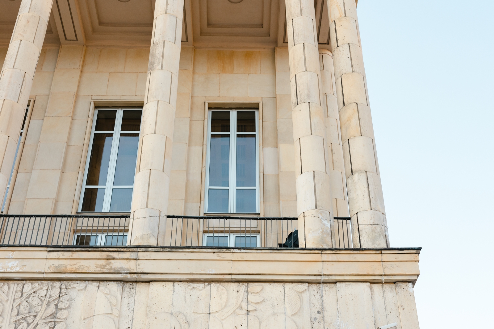 sesja_Sary_z_bukietem