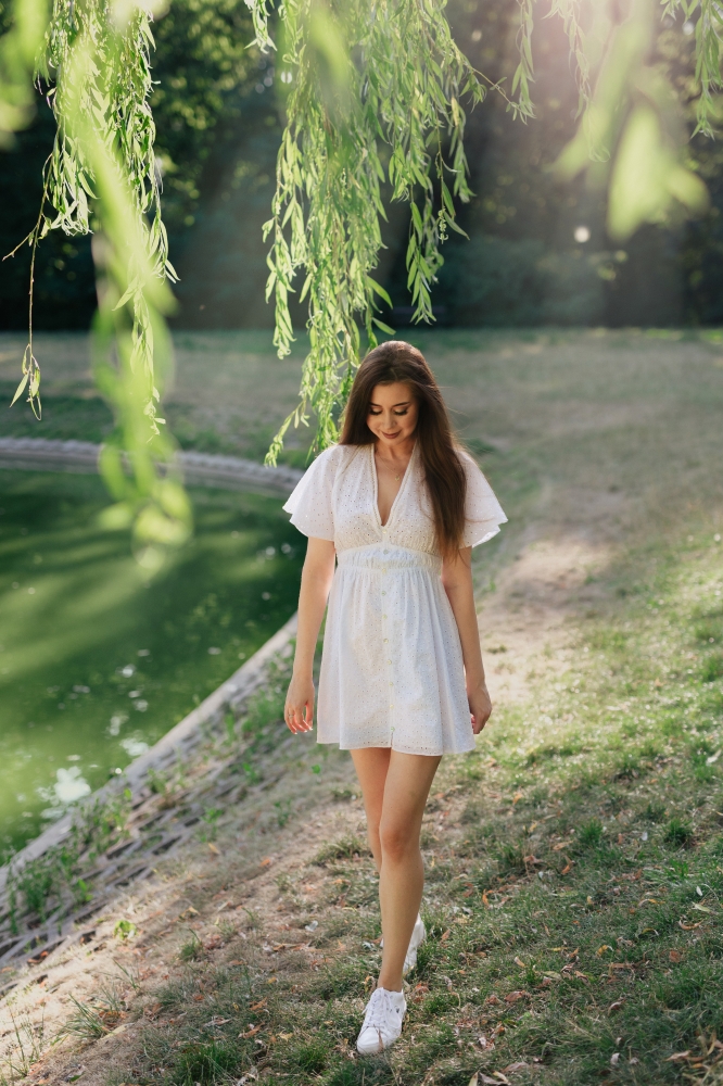 sesja kobieca w łódzkim parku